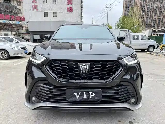 TOYOTA CROWN LUFANG 2025