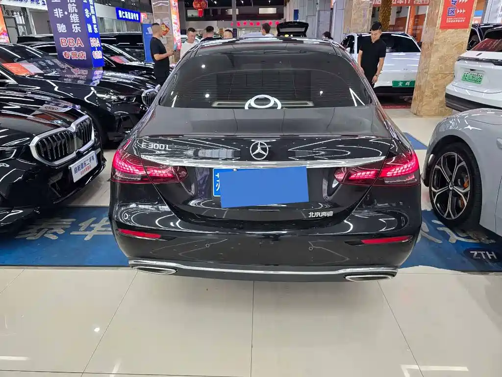 Mercedes-Benz E-Class — миниатюра 9