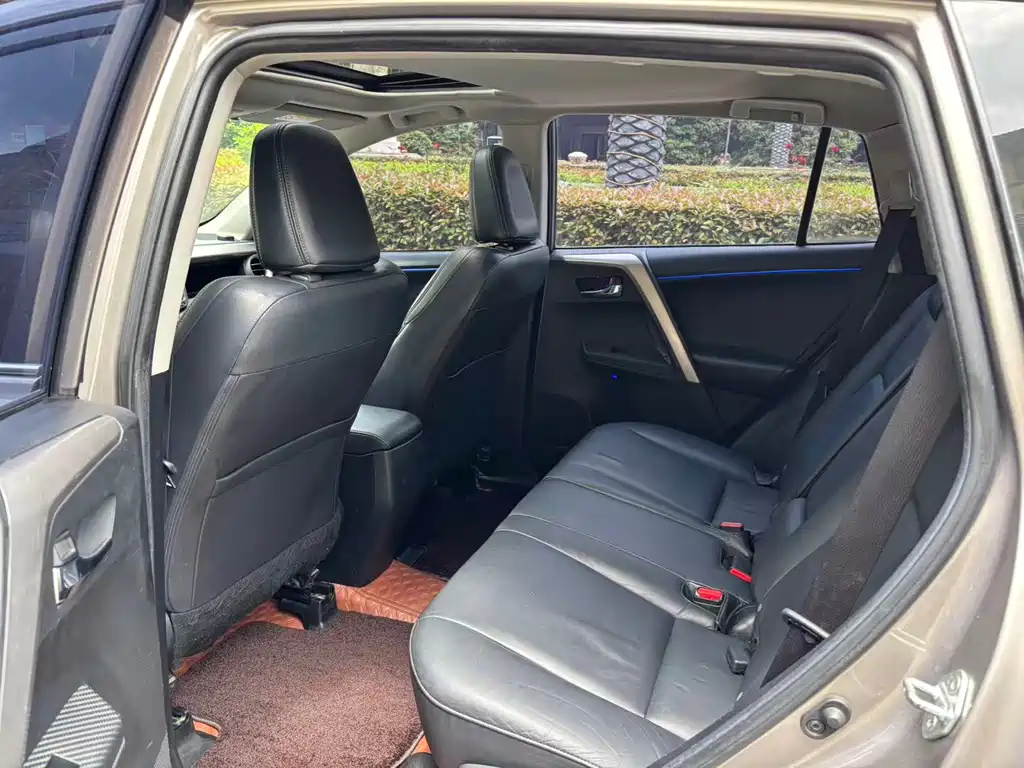 Toyota RAV4 — миниатюра 7