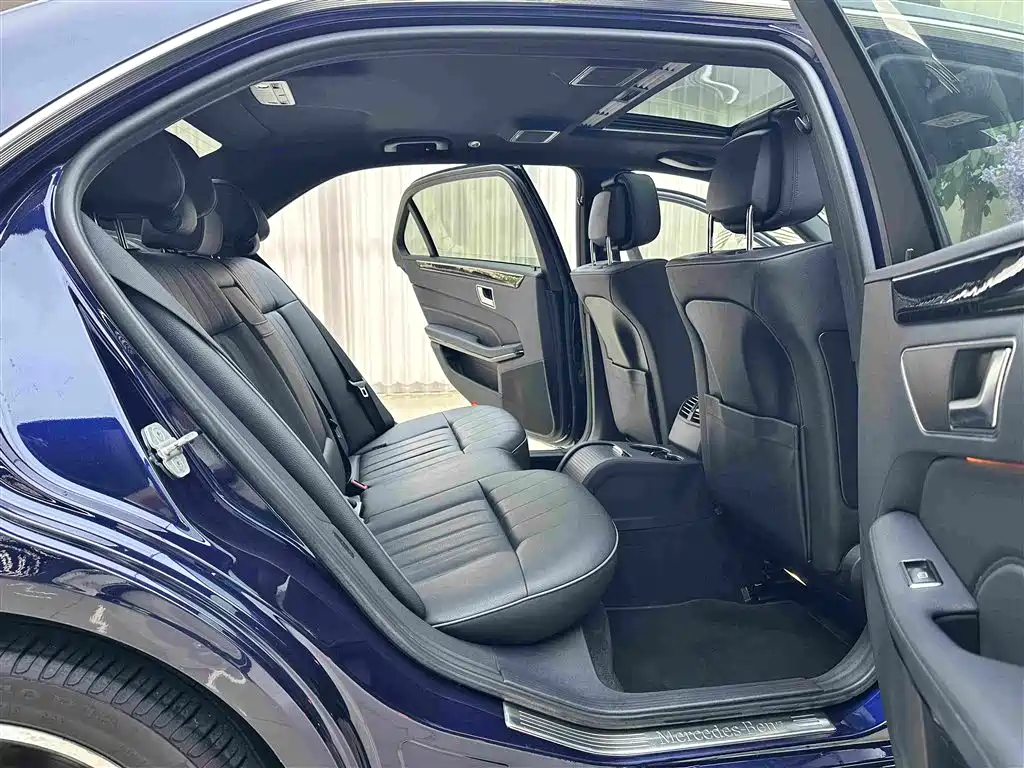 Mercedes-Benz E-Class — миниатюра 13