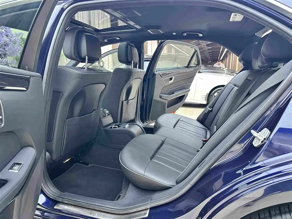 Mercedes-Benz E-Class — миниатюра 11