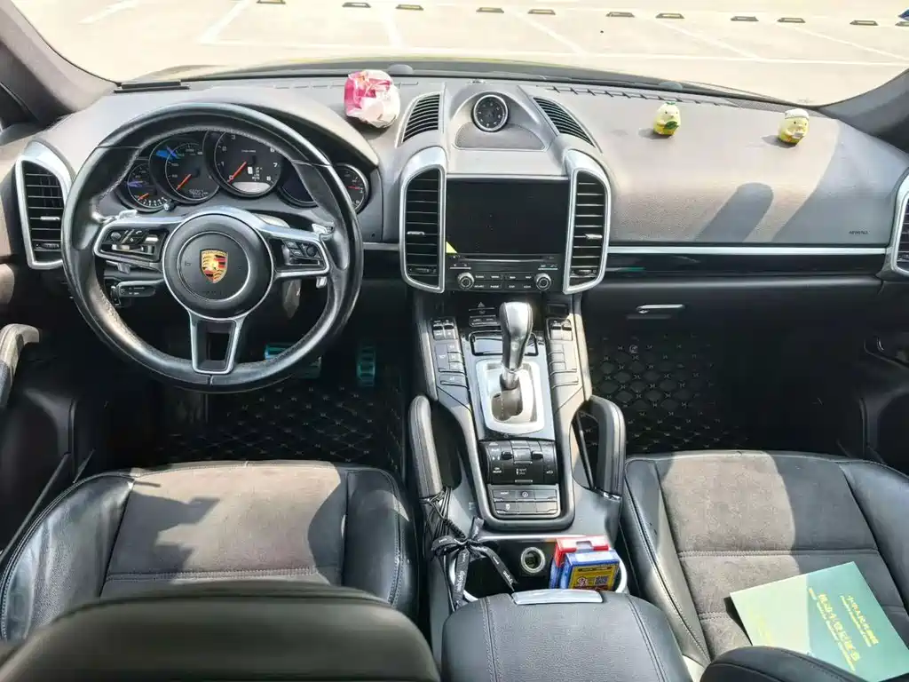 Porsche Cayenne — миниатюра 6
