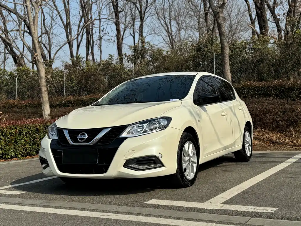 NISSAN TIIDA