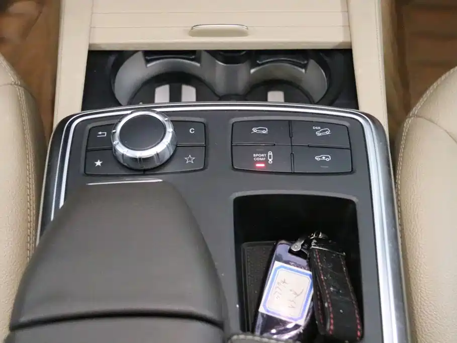 Mercedes-Benz M-Class — миниатюра 10