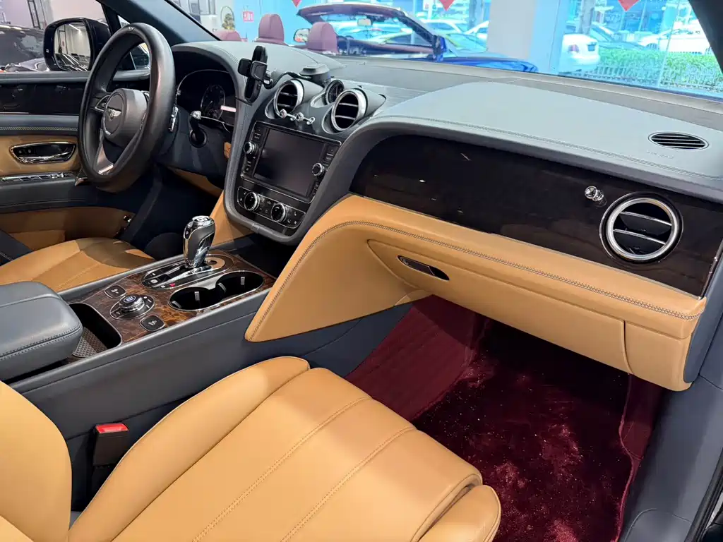Bentley Bentayga — миниатюра 6
