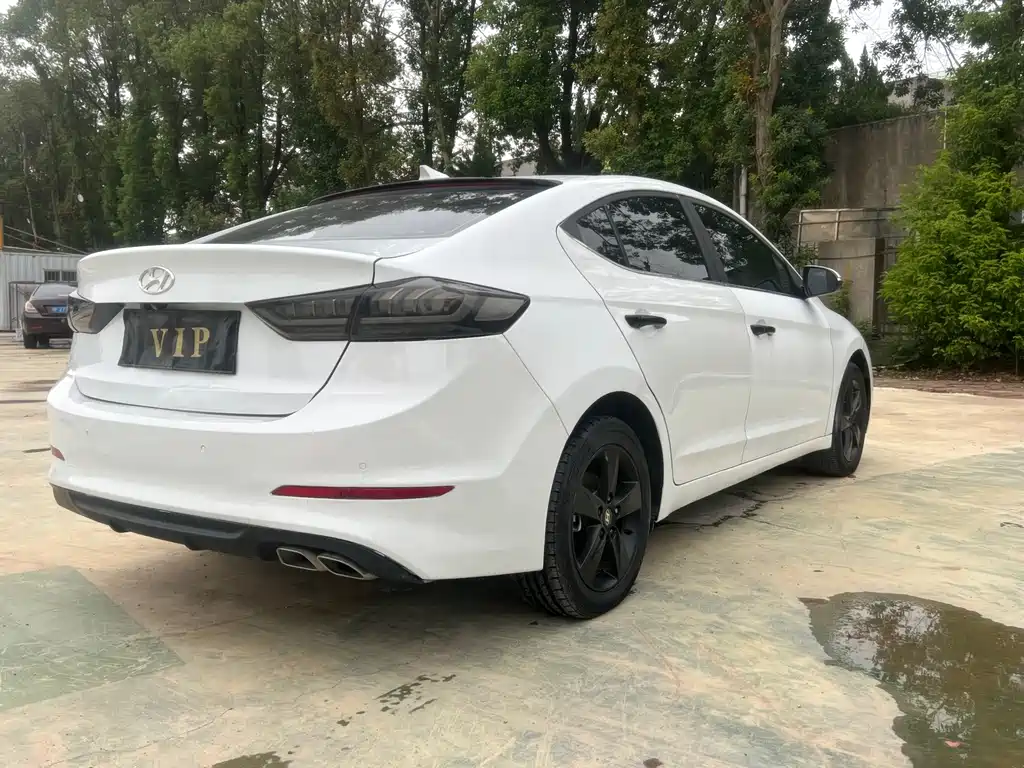 Hyundai Elantra — миниатюра 11