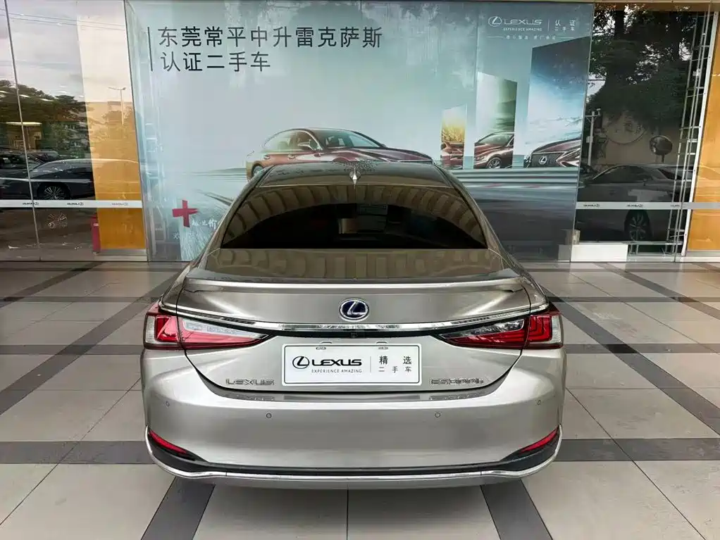 Lexus ES — миниатюра 8