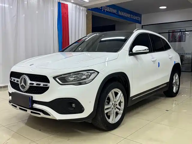 MERCEDES-BENZ GLA