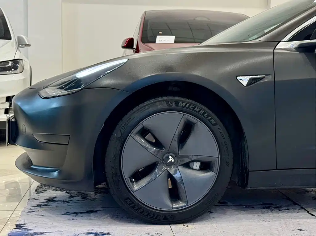 Tesla Model 3 — миниатюра 10