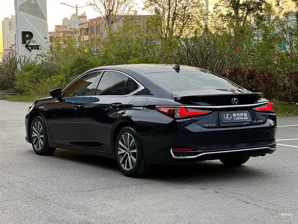LEXUS ES
