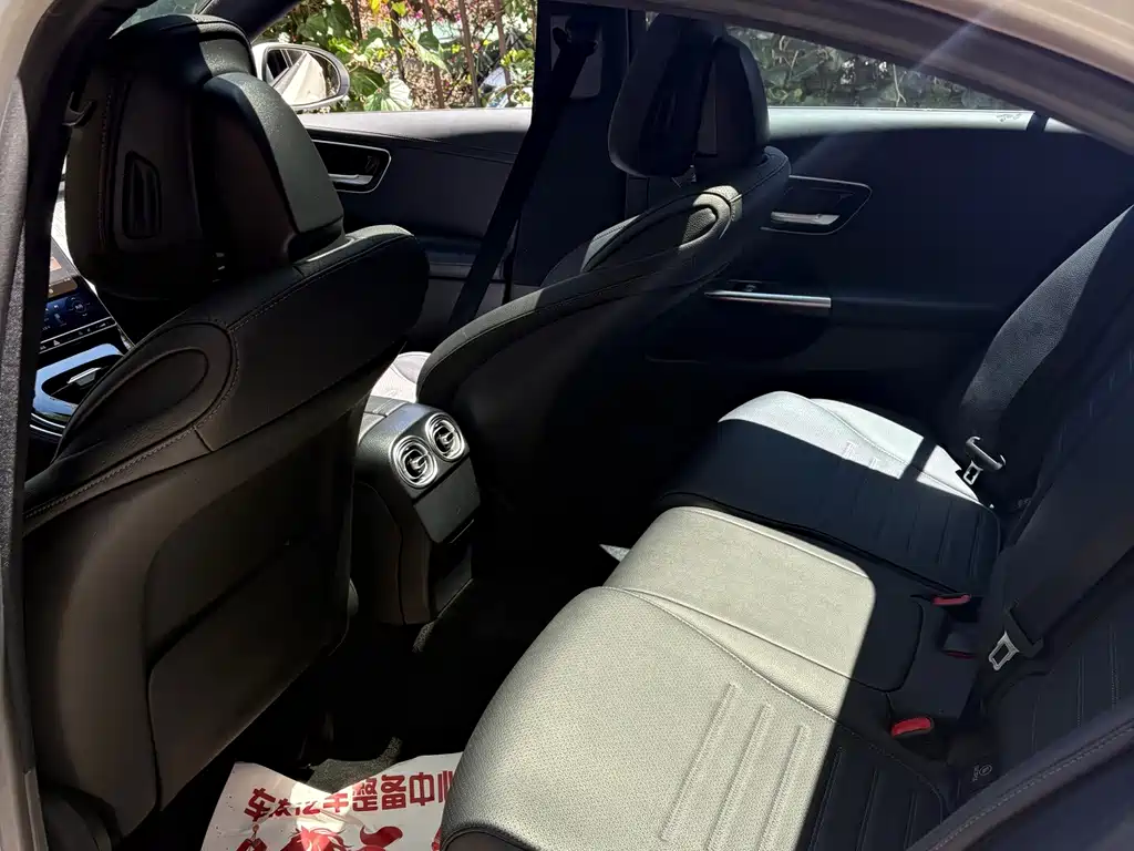 Mercedes-Benz C-Class — миниатюра 6
