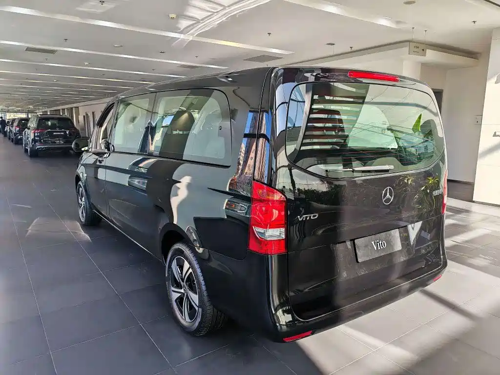 Mercedes-Benz Vito 2024 2.0T Elite 7 мест