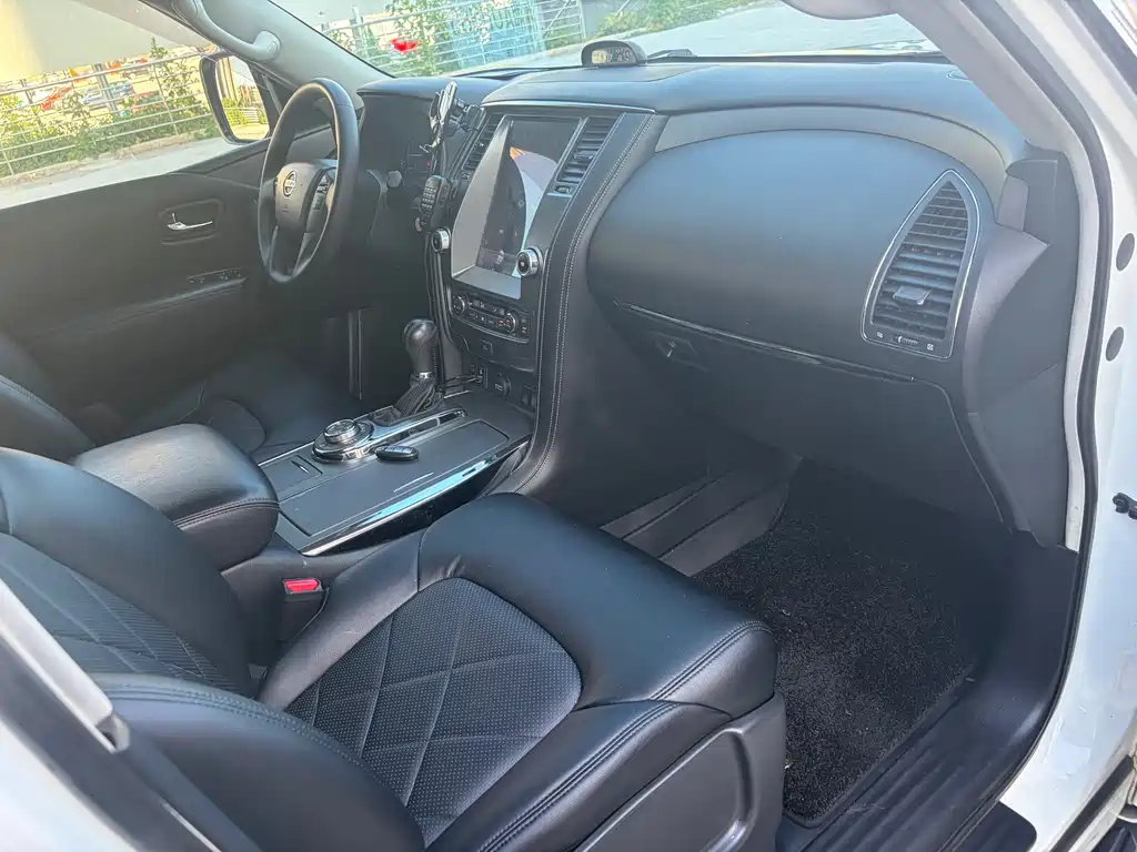 Nissan Patrol — миниатюра 21