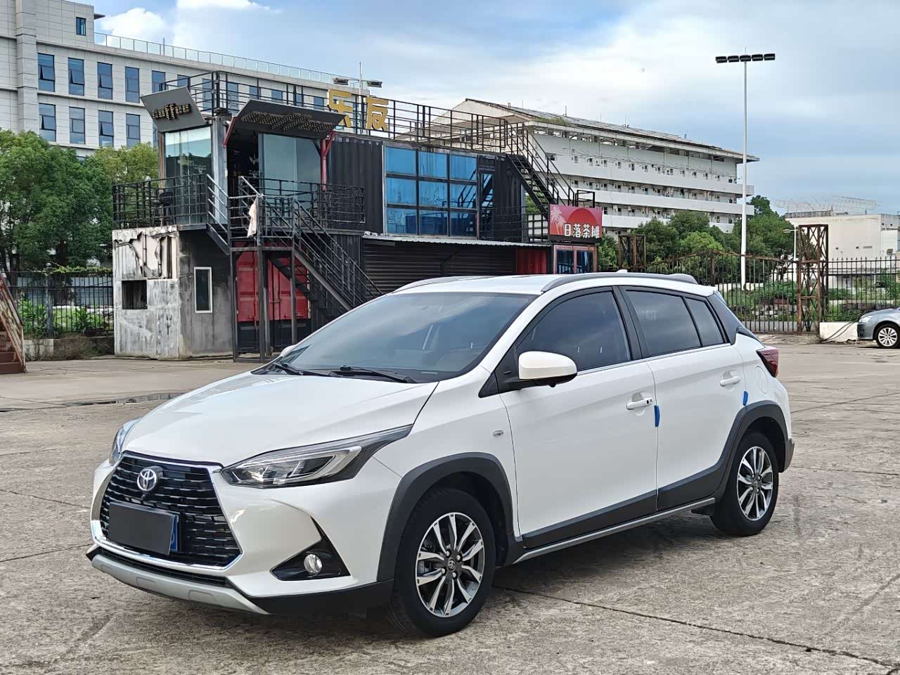 Toyota YARiS L Zhi Xuan 1.5 л 2022 г. Белый, пробег 44000 км