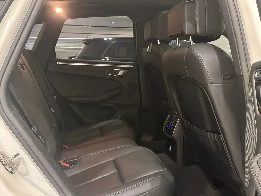 Porsche Macan — миниатюра 13