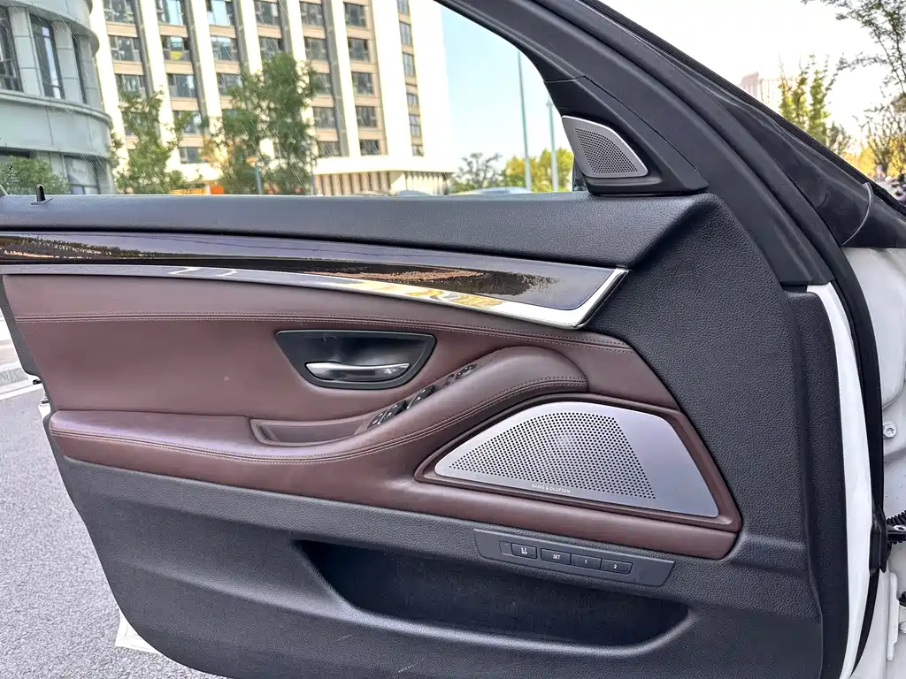 BMW 5 Series — миниатюра 18