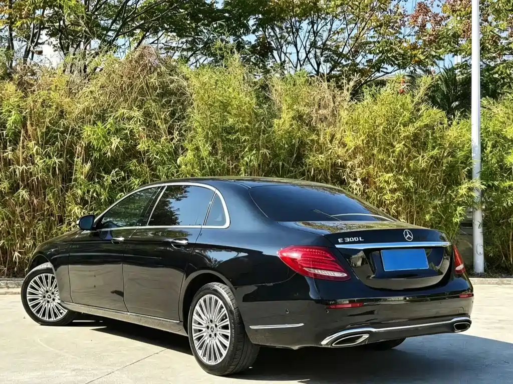 Mercedes-Benz E-Class — миниатюра 3
