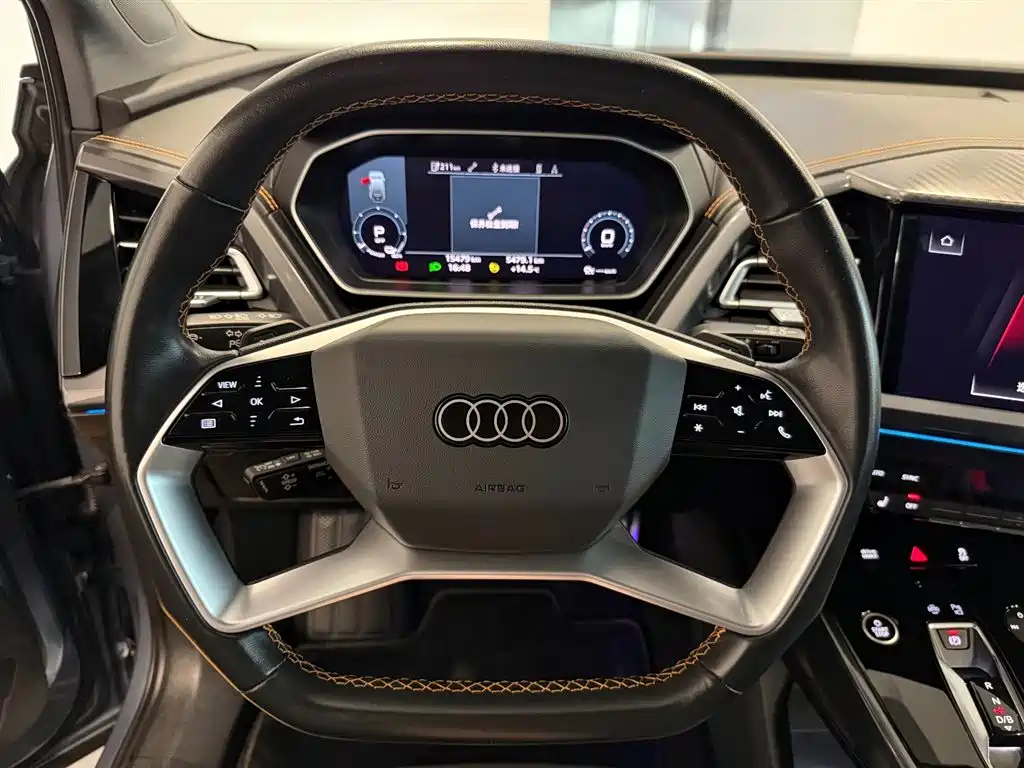 AUDI Q4 E TRON