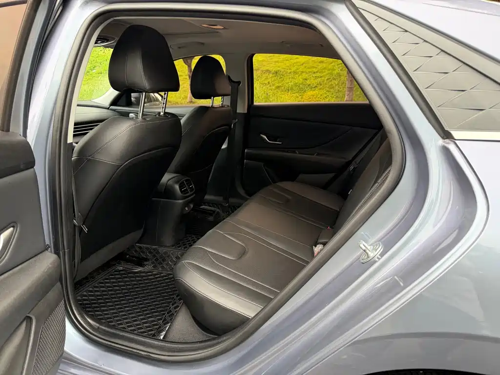 Hyundai Elantra — миниатюра 6