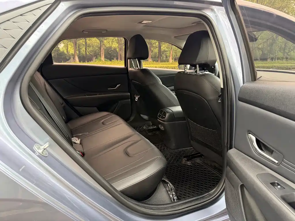 Hyundai Elantra — миниатюра 10