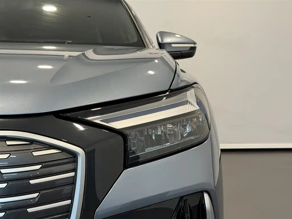 AUDI Q4 E TRON