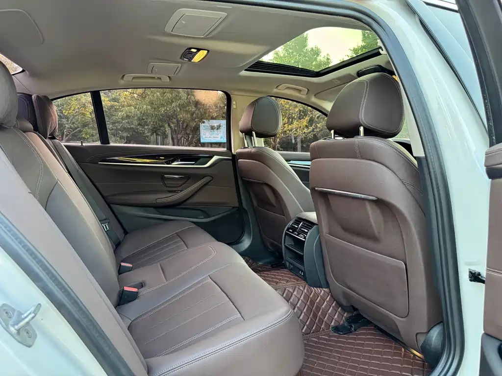 BMW 5 Series — миниатюра 19