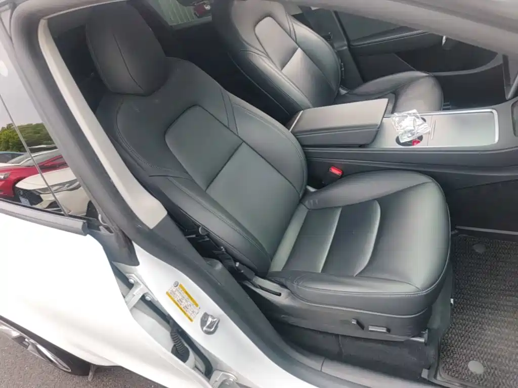 Tesla Model Y — миниатюра 25