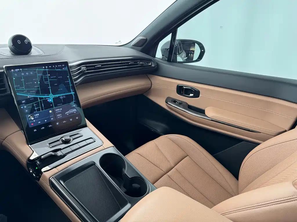 NIO ES8 2020 415KM мест