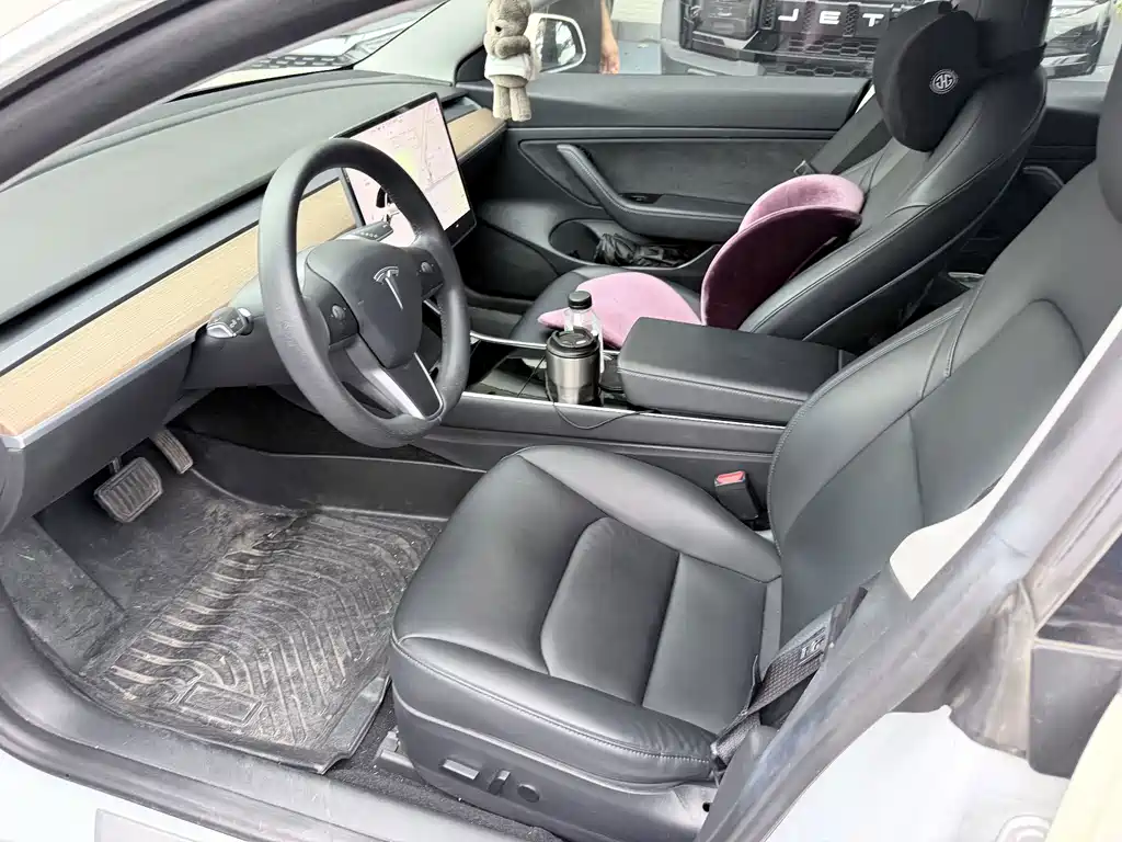 Tesla Model 3 — миниатюра 3
