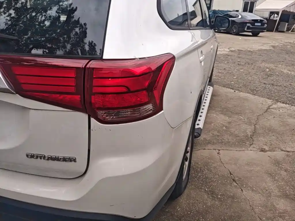 Mitsubishi Outlander — миниатюра 8
