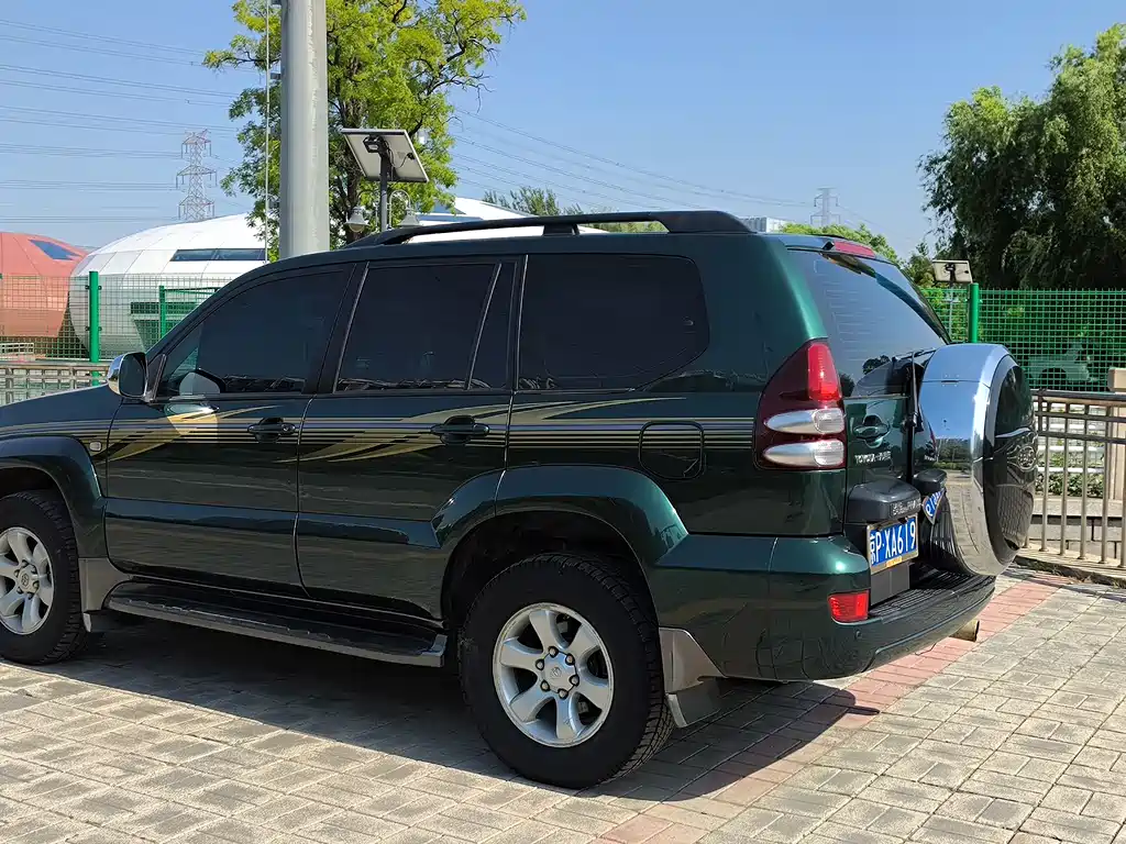 Toyota Land Cruiser Prado 2005 4.0L AT GX Luxury