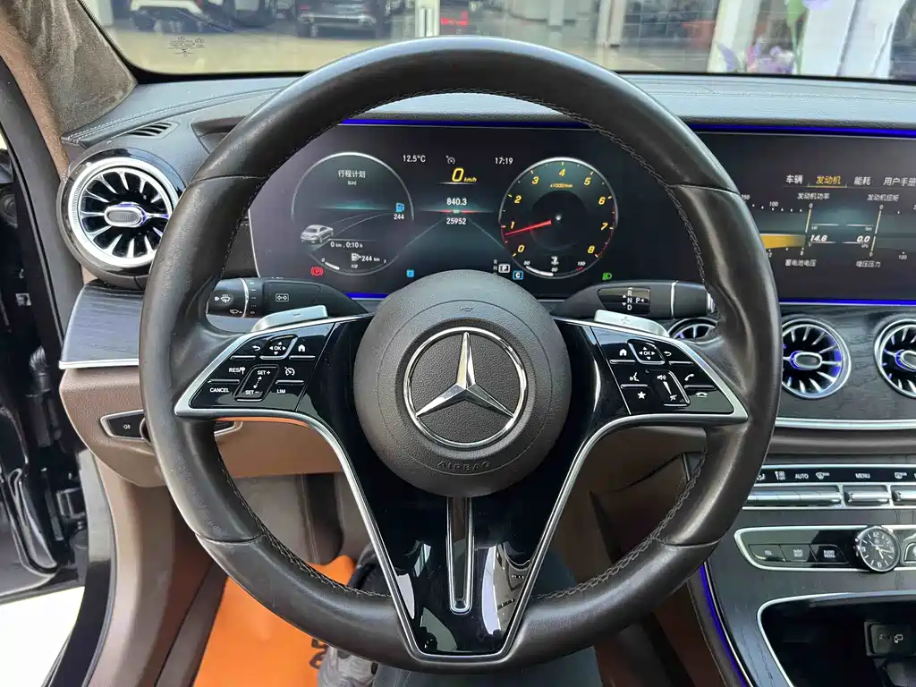 MERCEDES-BENZ E CLASS