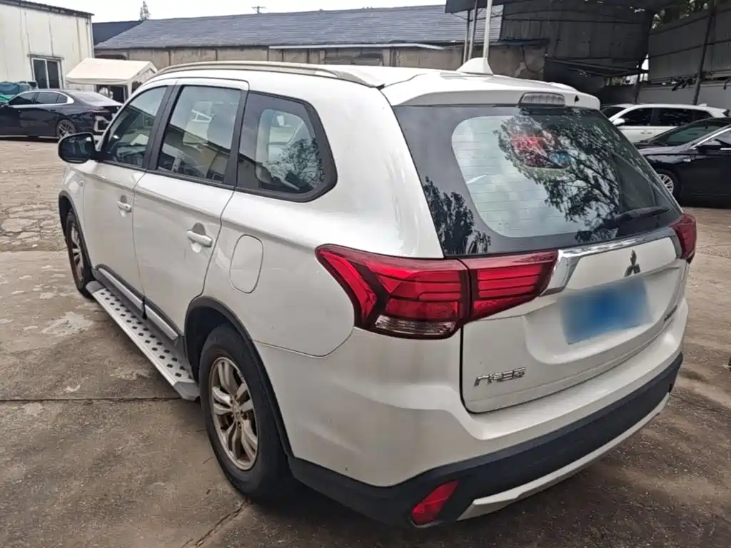 Mitsubishi Outlander — миниатюра 5