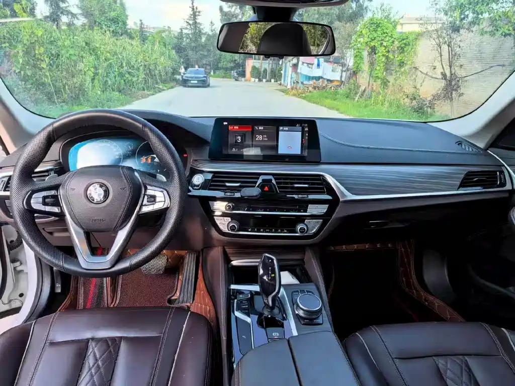 BMW 5 Series — миниатюра 6