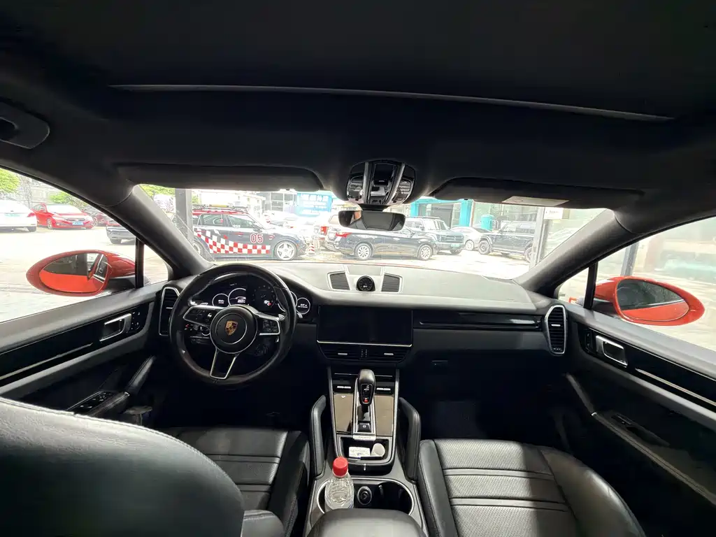 Porsche Cayenne — миниатюра 7