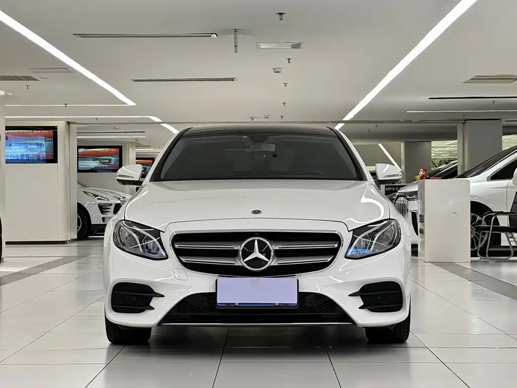 Mercedes-Benz E-Class — миниатюра 2