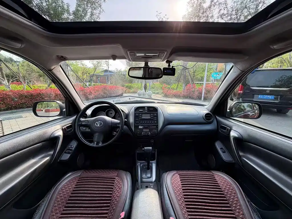 Toyota RAV4 2004 2.0