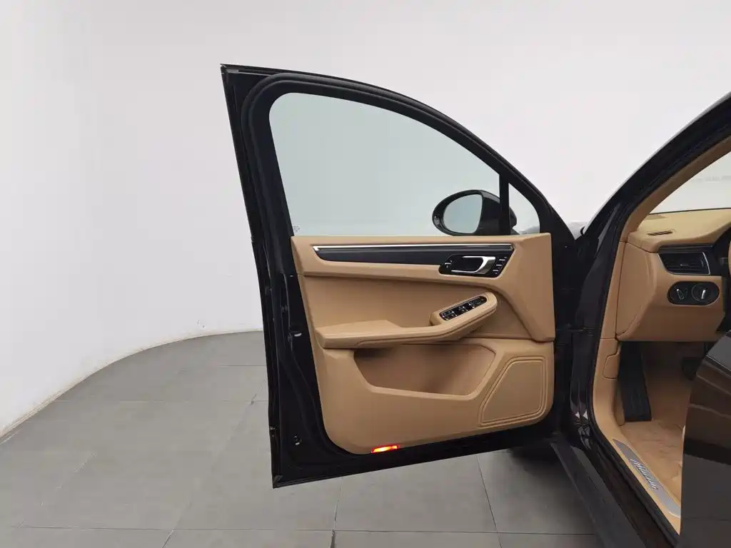 Porsche Macan — миниатюра 8