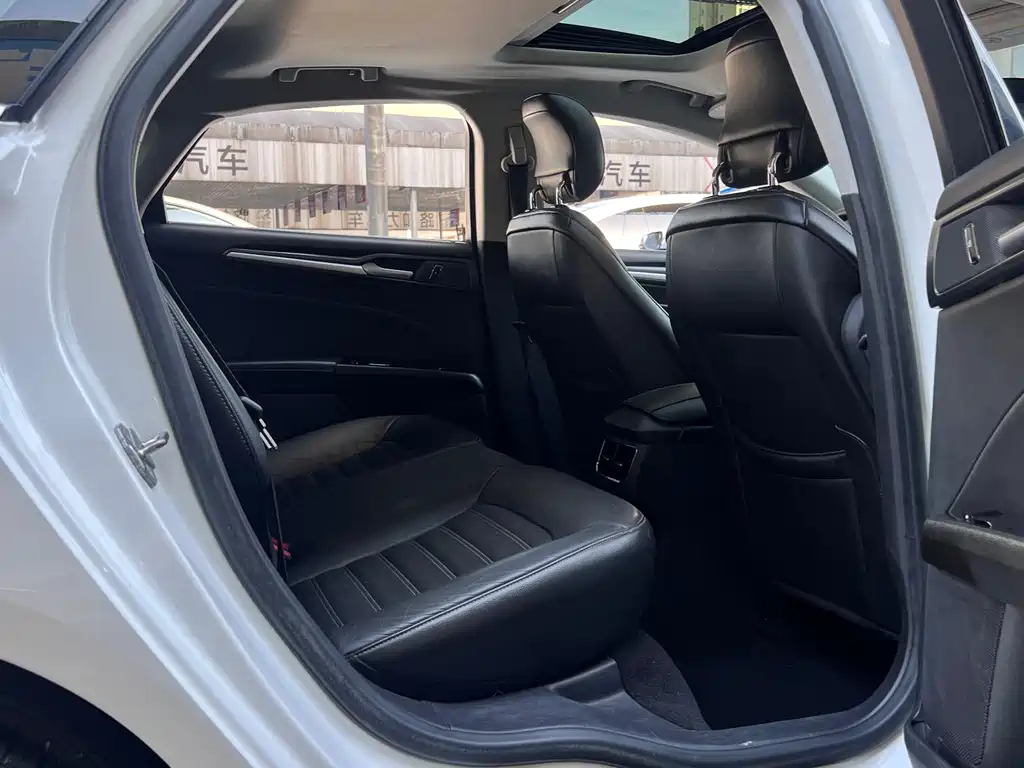 Ford Mondeo — миниатюра 23