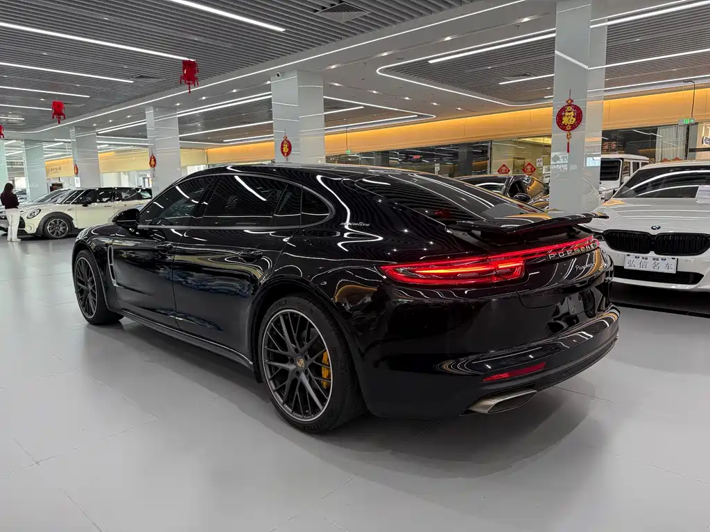 PORSCHE PANAMERA