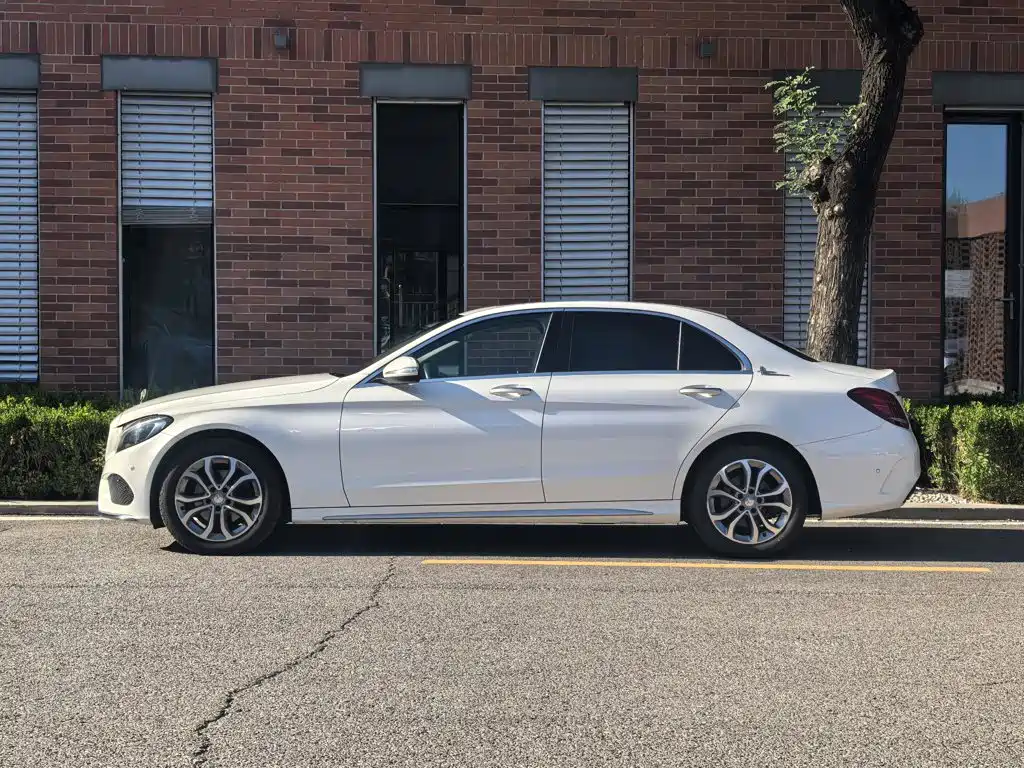 Mercedes-Benz C-Class — миниатюра 12