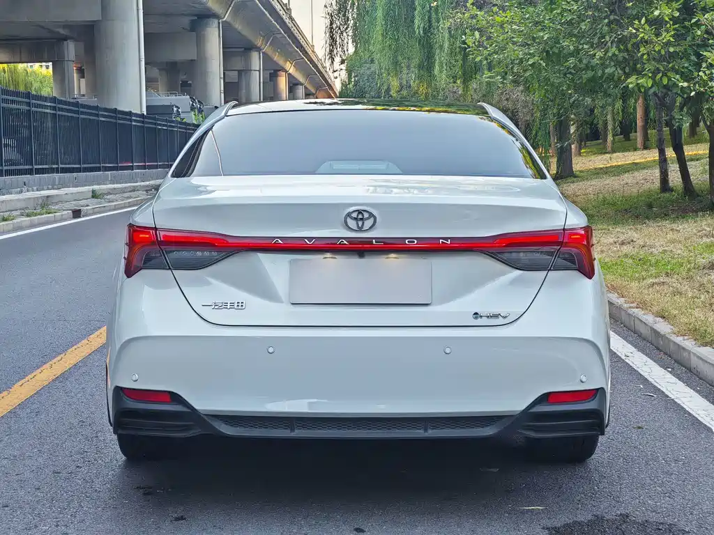 Toyota Avalon — миниатюра 5