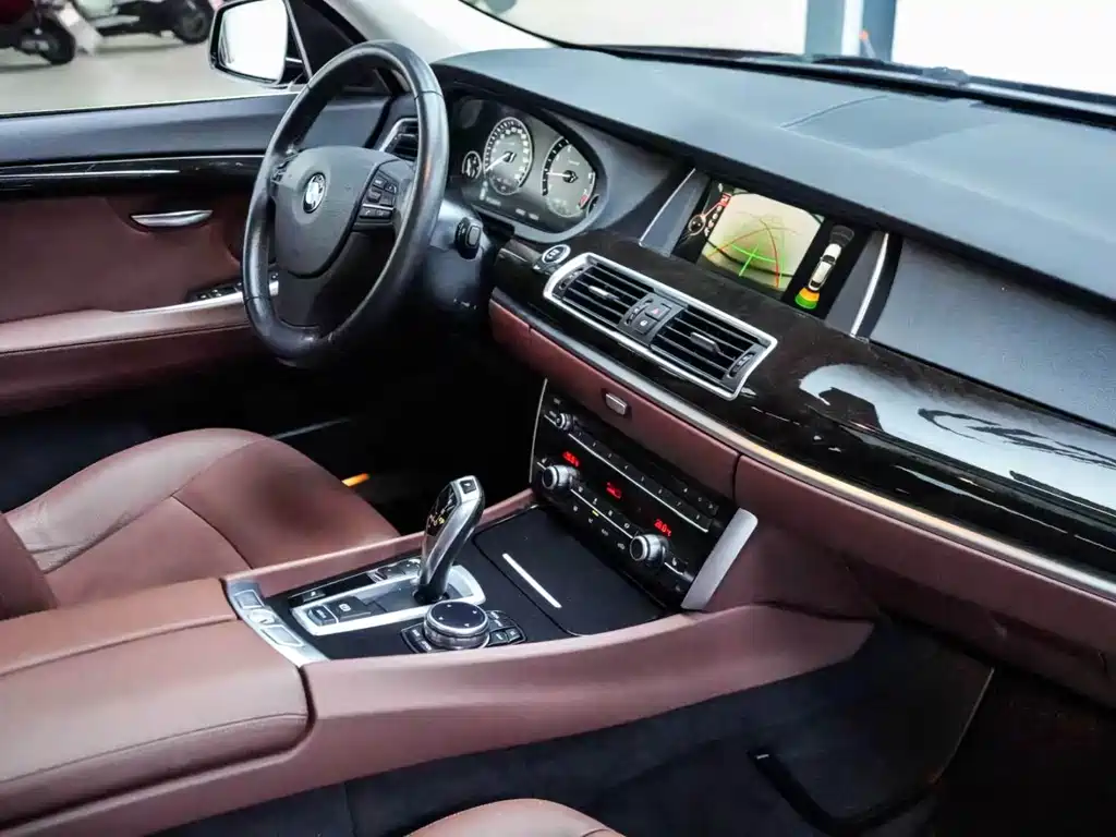 BMW 5 Series GT — миниатюра 8