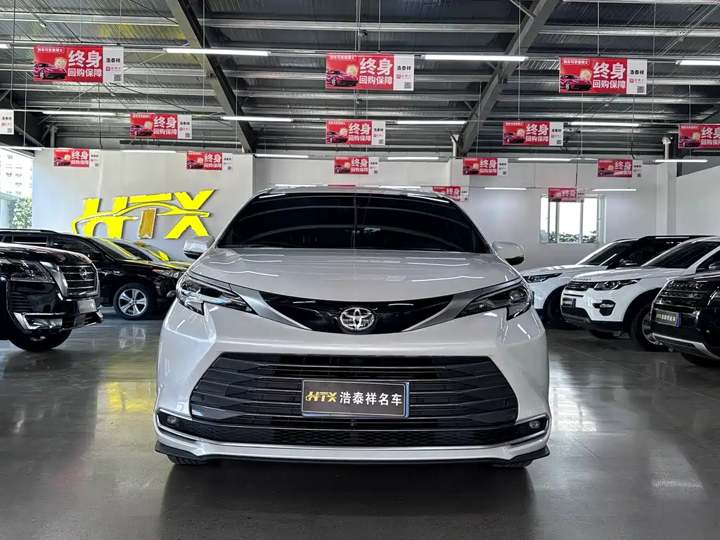 Toyota Sienna — миниатюра 2