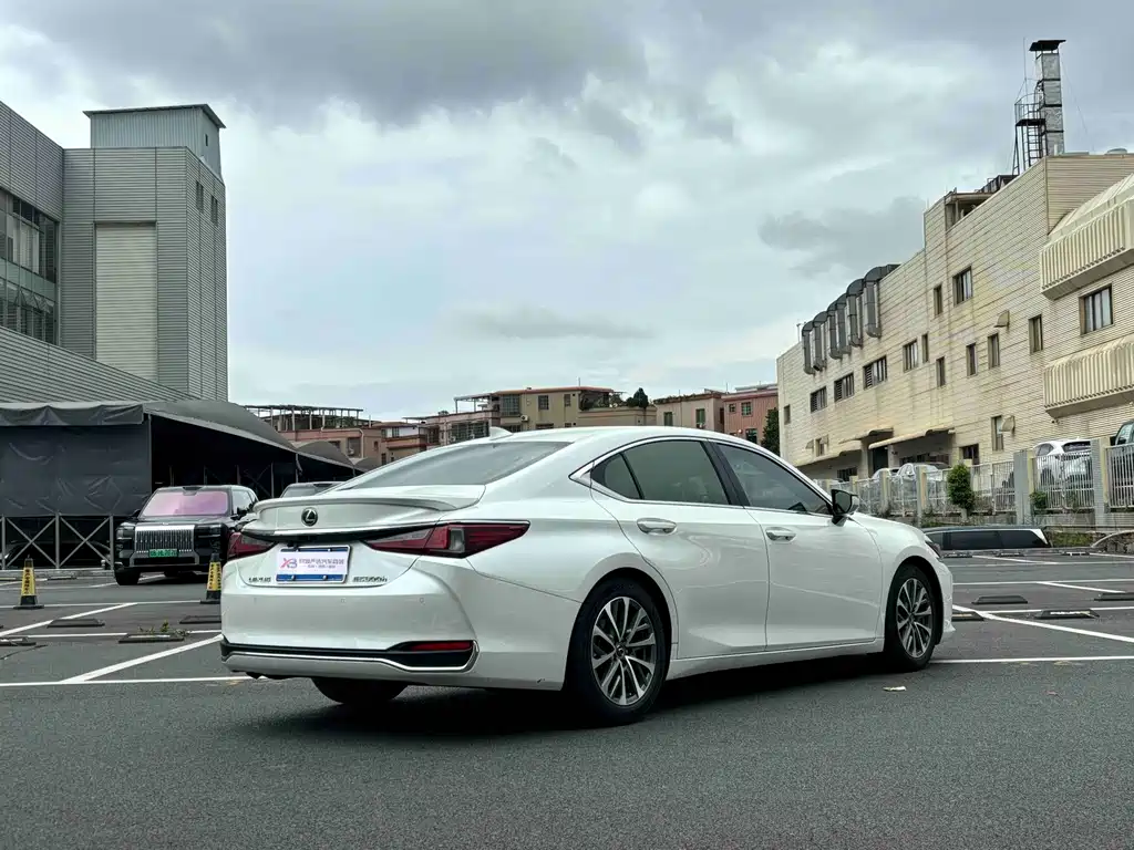 Lexus ES — миниатюра 4