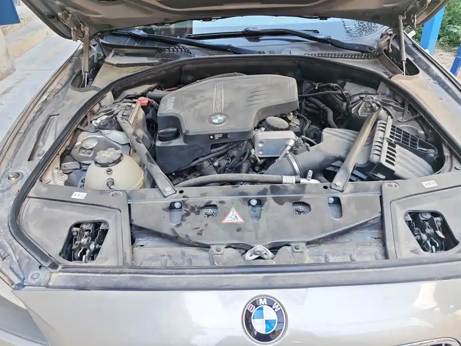 BMW 5 Series — миниатюра 9