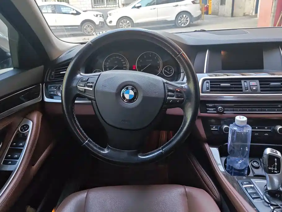 BMW 5 Series — миниатюра 14