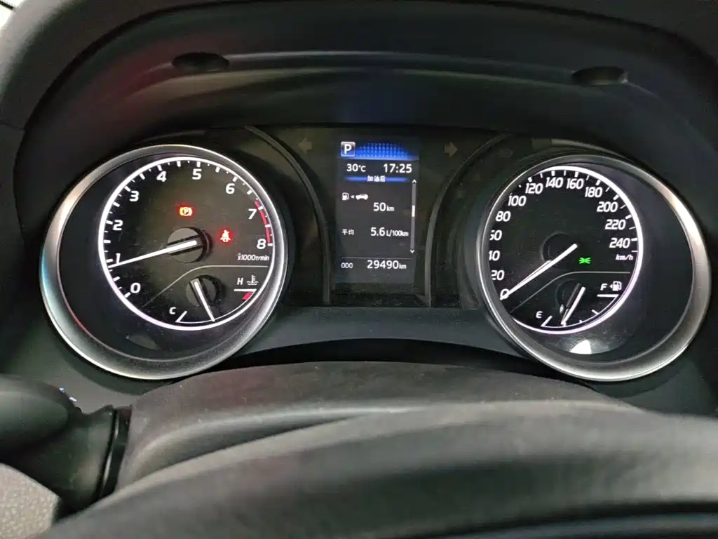 Toyota Camry — миниатюра 12