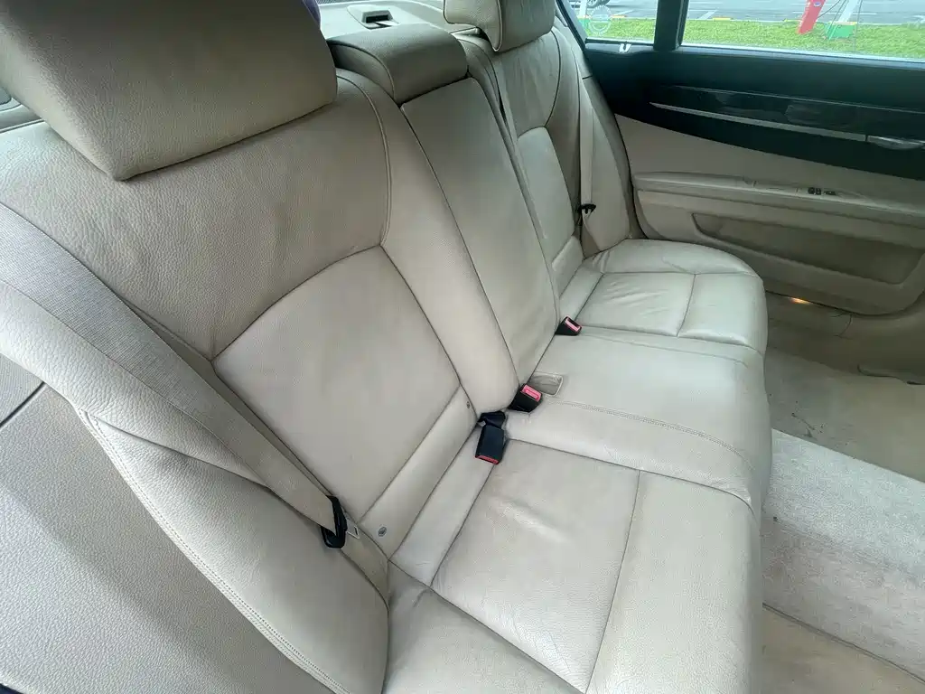 BMW 7 Series — миниатюра 12