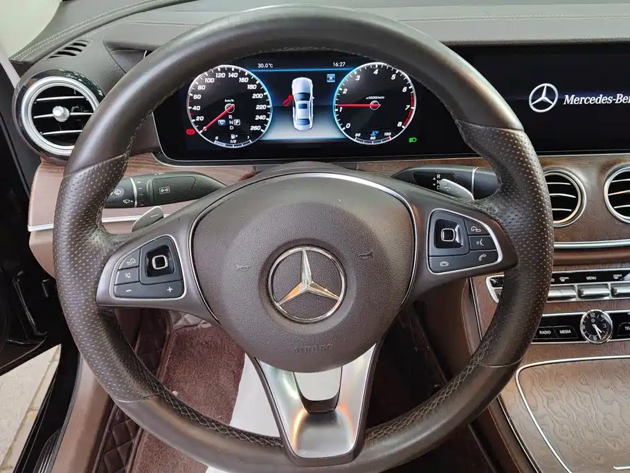 Mercedes-Benz E-Class — миниатюра 15